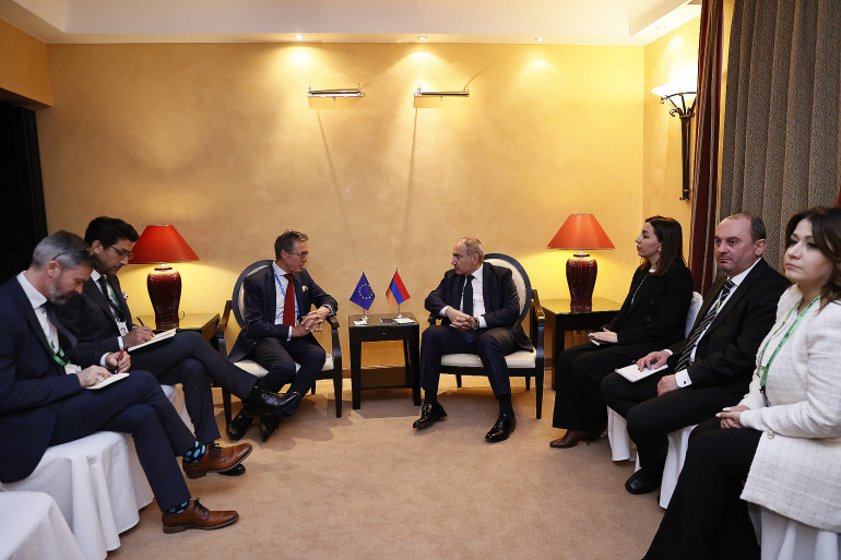 Փաշինյանը ՆԱՏՕ-ի նախկին գլխավոր քարտուղարի հետ քննարկել է Հարավային Կովկասում անվտանգությանն ու կայունությանն առնչվող հարցեր