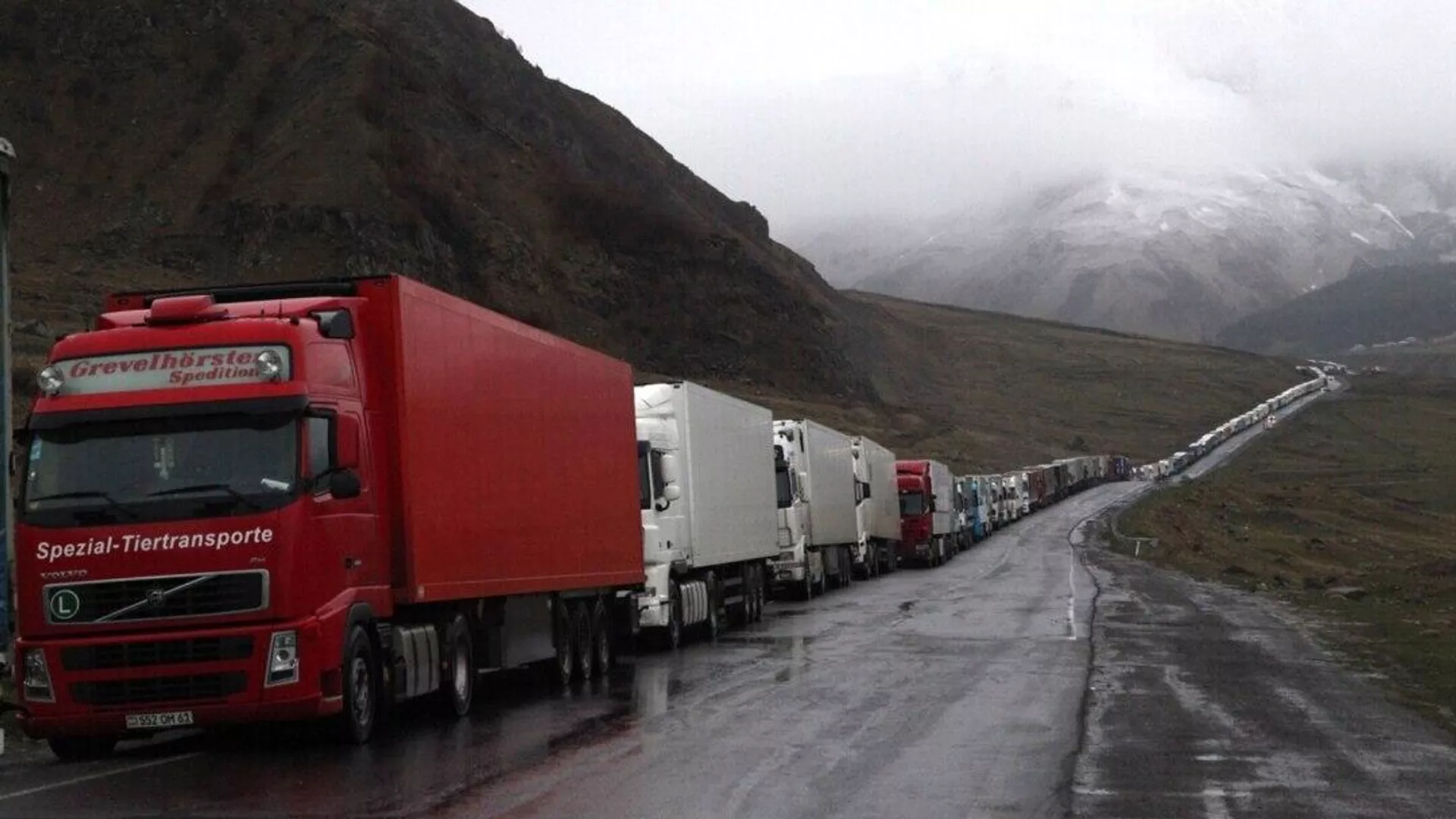 Վերին Լարսի մոտ շուրջ 1,5 հազար հայկական բեռնատար է սպասում իր հերթին