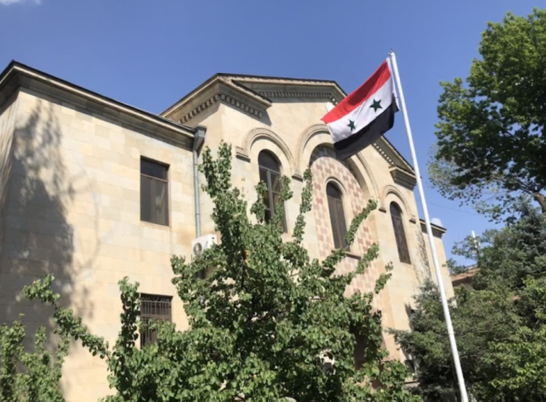 Հայաստանում Սիրիայի դեսպանատան դրոշը հանվել է