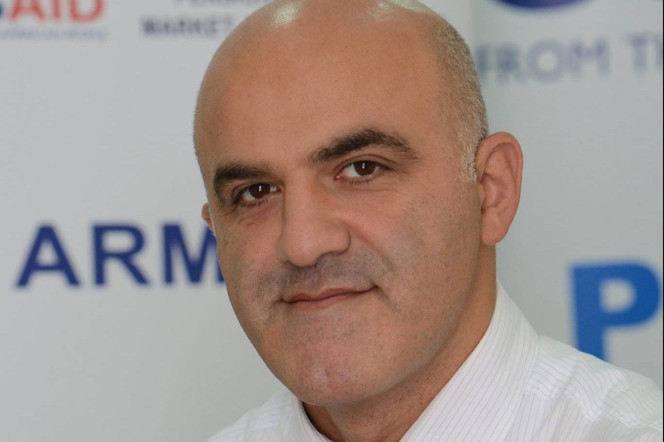 Արսեն Մանուկյանն ազատվել է Մհեր Գրիգորյանի խորհրդականի պաշտոնից
