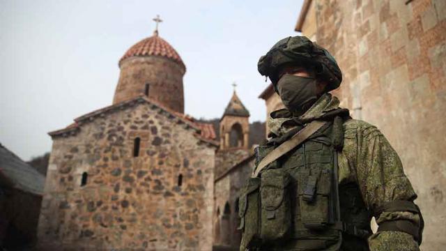 Российские миротворцы обеспечили безопасность паломников из Армении, посетивших христианский монастырь Дадиванк