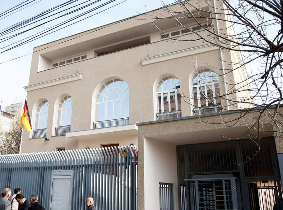 Գերմանիայի նորանշանակ փոխդեսպանը ցնցված է ավերածությունների այն պատկերներից, որ տեսել է Ջերմուկում. դեսպանատուն