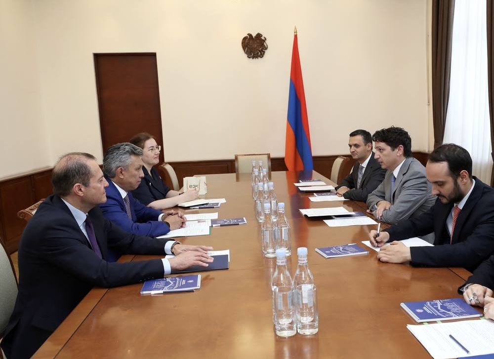 ֆինանսների նախարարը հանդիպել է ԵՏՀ տնտեսության և ֆինանսական քաղաքականության հարցերով կոլեգիայի անդամ Բախիտ Տուրլիխանովիչ Սուլթանովի հետ