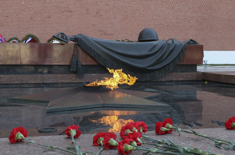 Частицы Вечного огня из Москвы будут доставлены в Азербайджан, Армению, Казахстан и Узбекистан в рамках патриотической акции "Огонь памяти"