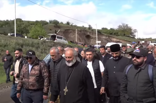 Բագրատ Սրբազանը երթով գնում է ԵՊՀ-ը. ուղիղ
