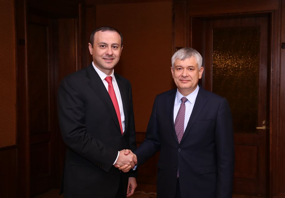 Ուզբեկական կողմը հետաքրքրված է ՀՀ-ի հետ տարբեր ոլորտներում համագործակցությամբ. ԱԽ քարտուղարների երկկողմ հանդիպում