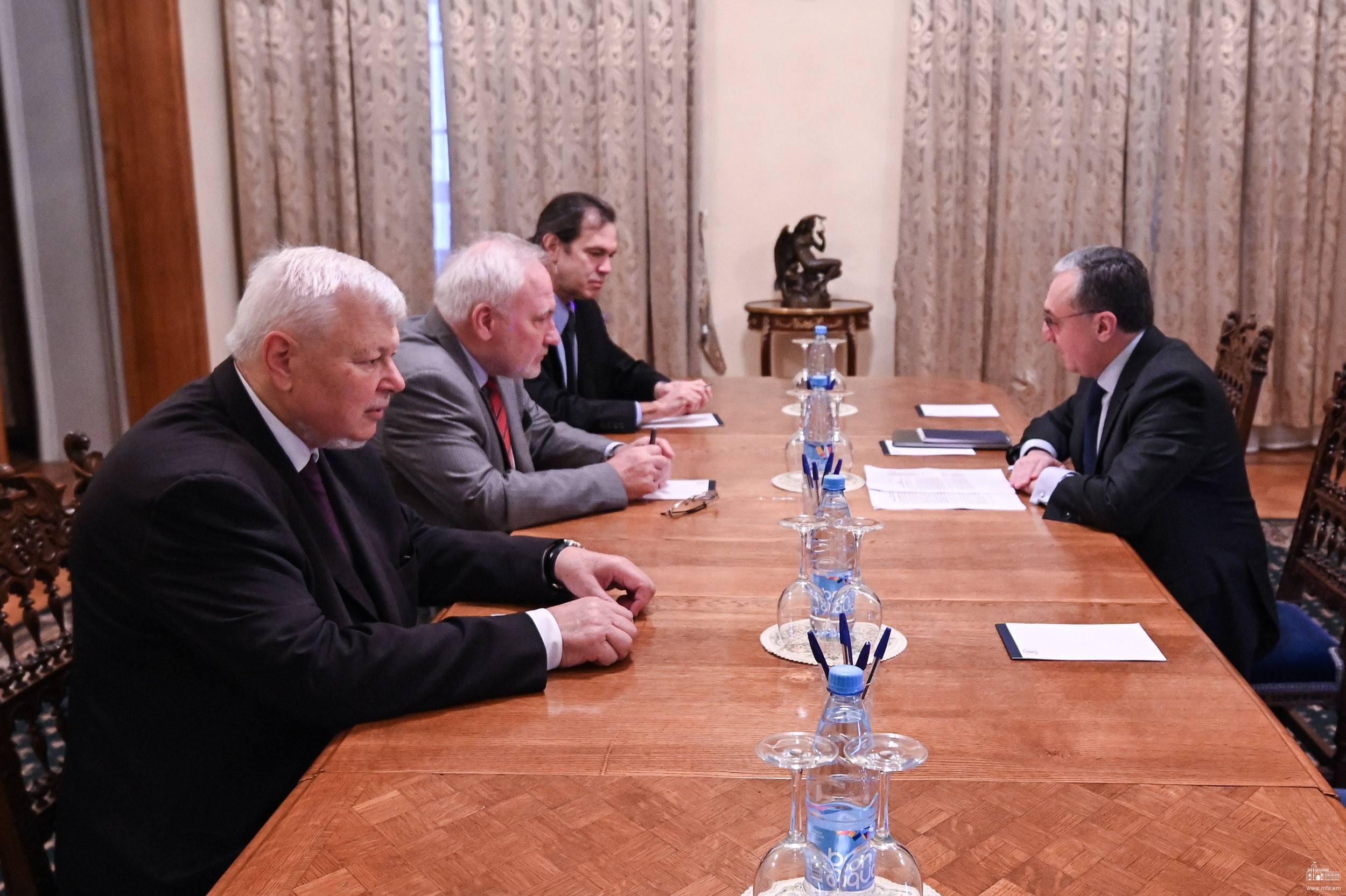 Մնացականյանը հանդիպել է ԵԱՀԿ ՄԽ համանախագահների հետ (տեսանյութ)