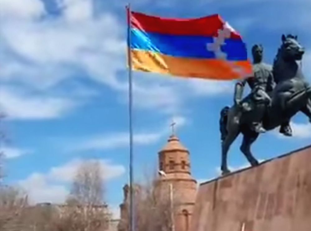 Գյումրիում և Էջմիածնում նույնպես բարձրացրեցին Արցախի դրոշը. «Հայաստան» դաշինք 