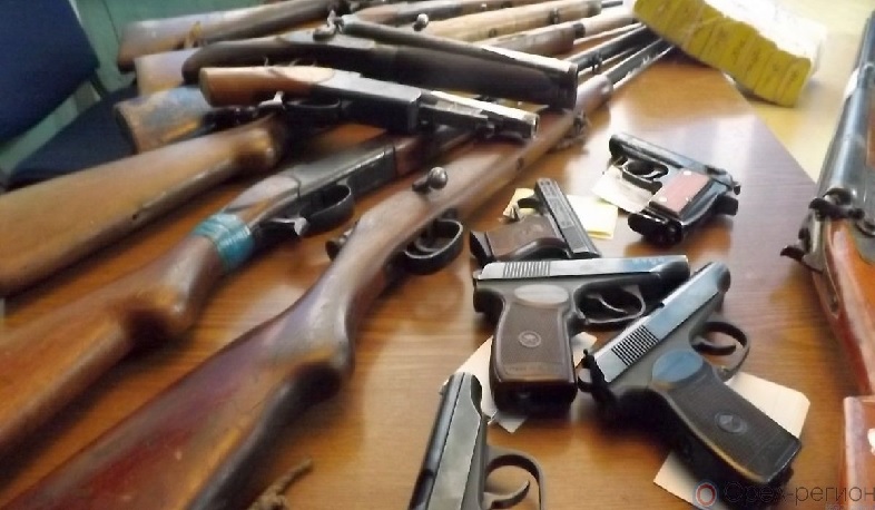 Քրեական ոստիկանության ծառայողները Երևանում ապօրինի զենք-զինամթերք են հայտնաբերել. 7 անձ է ձերբակալվել