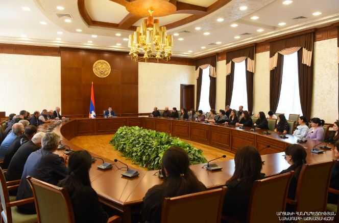 Արայիկ Հարությունյանը հանդիպել է 44-օրյա պատերազմում զոհված զինծառայողների հարազատների հետ