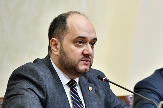 Ես վարչապետի նման այդքան հոռետես չեմ Սահմանադրության ընդունման հարցում. Արայիկ Հարությունյան