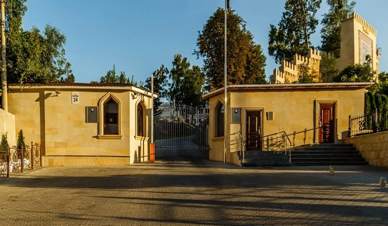 «Իսկանդեր» հրթիռի մնացորդներն ընկել են Ադրբեջանի դեսպանատան շենքի վրա. Զելենսկի