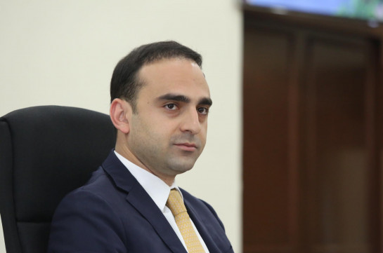 Ժողովուրդ ջան, եկեք՝ ծուռ նստենք, դուզը խոսենք. Ավինյան
