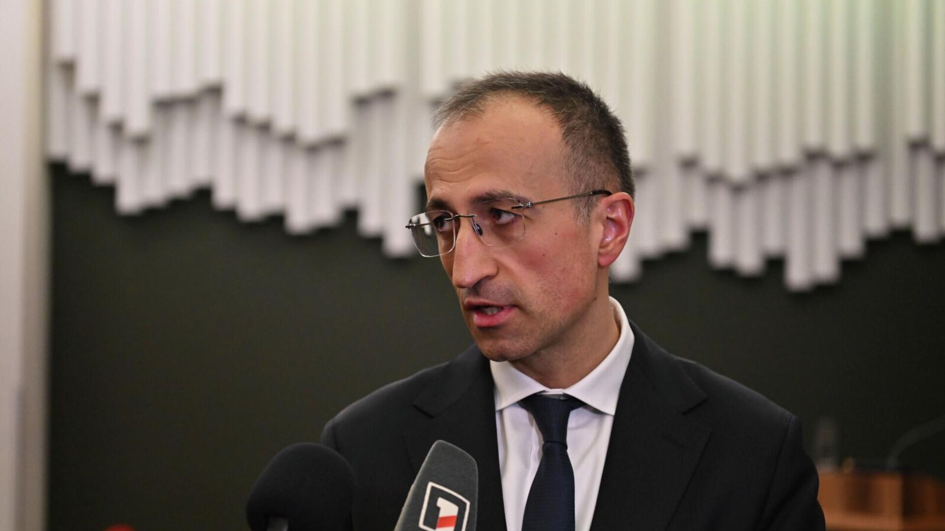 Պետք է այնպես անենք, որ մարդկանց մշտապես չպահենք աղքատության մեջ, այլ փորձենք հանել նրանց այդտեղից․ Արսեն Թորոսյան