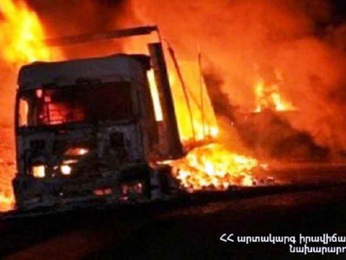 Զանգակատուն գյուղի մոտ տեխնիկայով բեռնված բեռնատար է այրվել. վարորդին հասցրել են հիվանդանոց