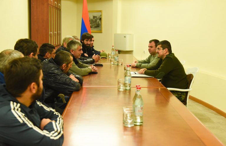 Президент Арцаха встретился с добровольцами из Абхазии