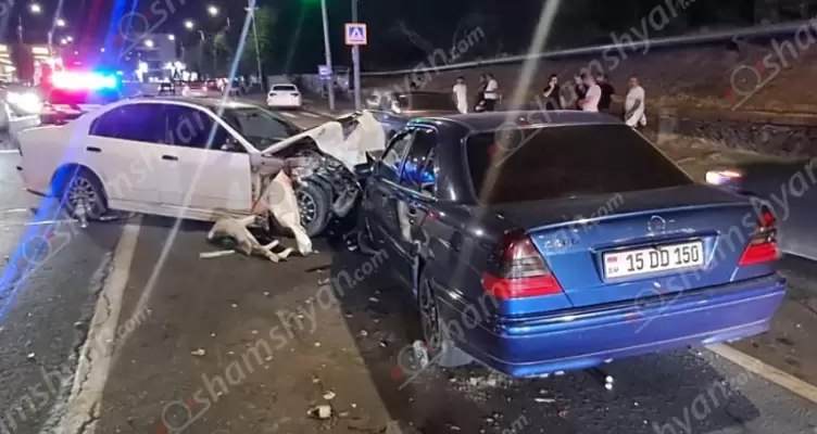 «Եռաբլուր»-ի դիմաց բախվել են 2 «Mercedes»-ն ու «Mitsubishi»-ն. կան վիրավորներ