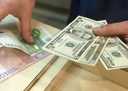 Դոլարի եւ եվրոյի փոխարժեքները շարունակում են անկումը