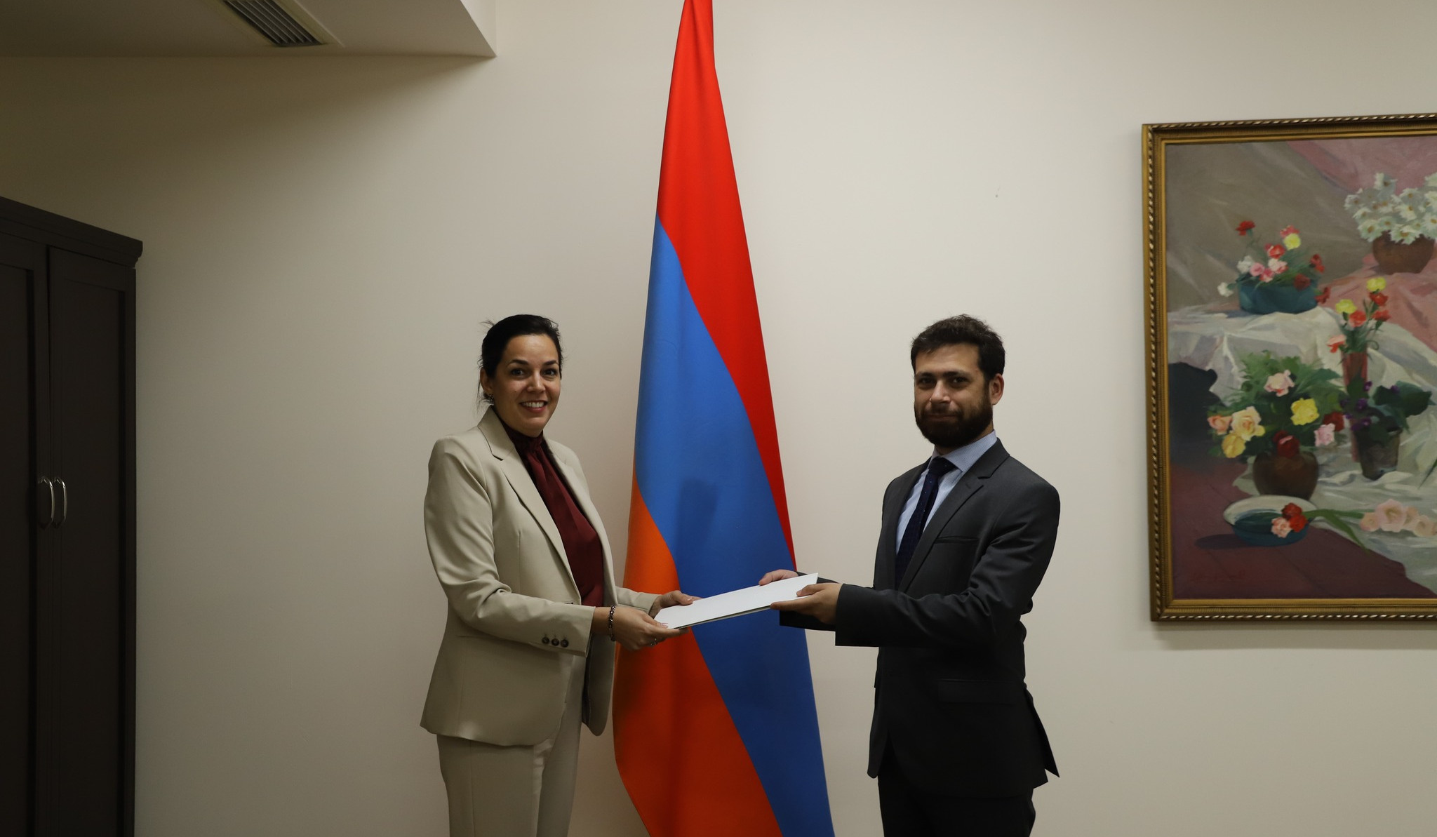 ՀՀ ԱԳ փոխնախարարն ու Ուրուգվայի դեսպանը կարևորել են առևտրատնտեսական և կրթամշակութային, համագործակցության ընդլայնումը
