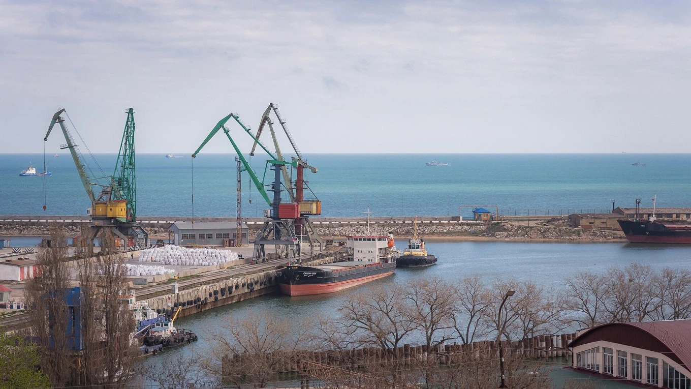 Украинские беспилотники ударили по морскому порту в Дагестане