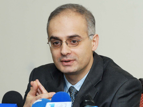 Այդ առաջարկն էժանագին հնարք է. Զուրաբյանը՝ Փաշինյանի՝ որդուն գերիների հետ փոխանակելու առաջարկի վերաբերյալ