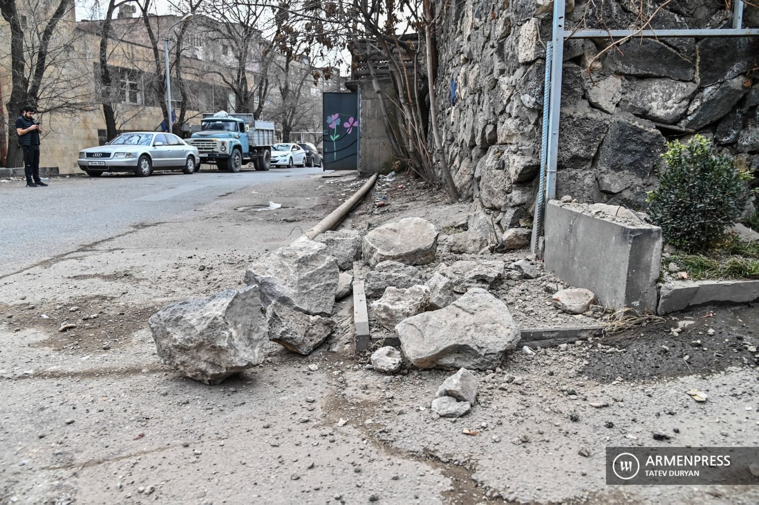 Բնակարանի տեսախցիկը ֆիքսել է երկրաշարժը Երևանում (տեսանյութ)