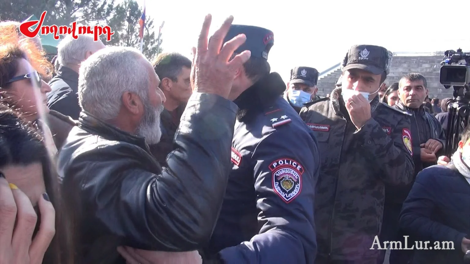 «Նիկոլն իրավունք չունի մտնի ստեղ». բախում Եռաբլուրում