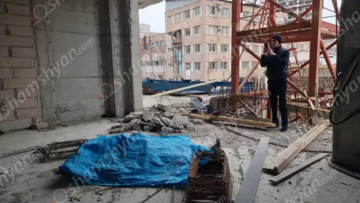 Երևանում կառուցվող բազմահարկ էլիտար շենքում խառաչոները թափվել են տղամարդու վրա, նա տեղում մահացել է