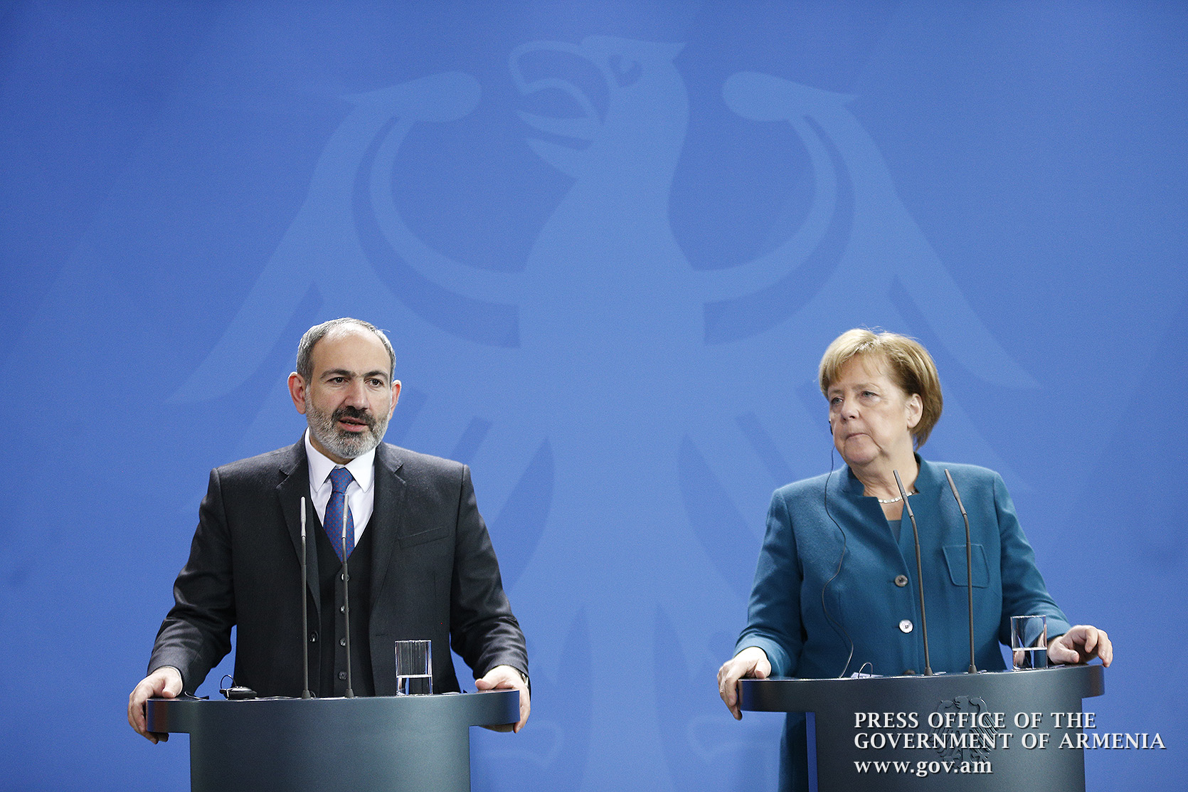 Փաշինյանը սահմանադրական հանրաքվեի հարցում «երկու քարի արանքում» է. մանրամասներ Գերմանիա այցից. «Փաստ»