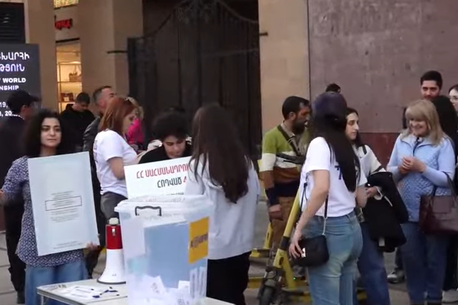 Չենք վստահում այս իշխանություններին. երիտասարդական ակցիա Երեւանում՝ ուղիղ
