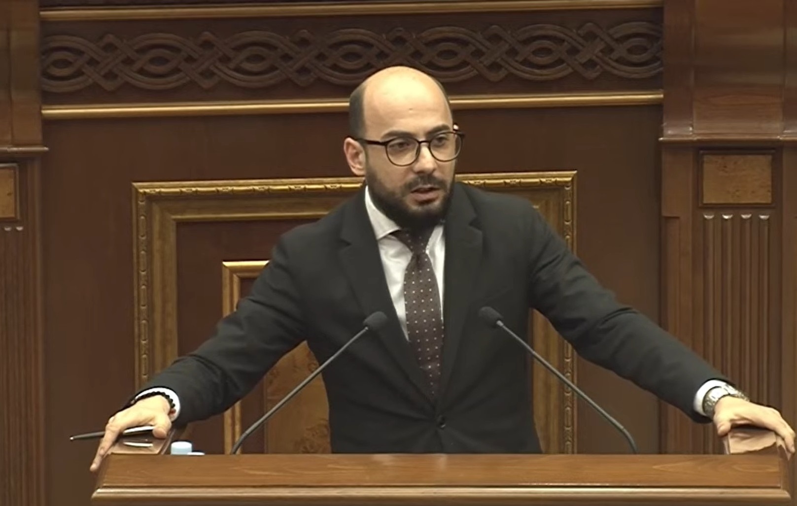 Դուք պալատական հեղաշրջում կազմակերպեցիք ԼՂ-ում. Արթուր Հովհաննիսյանը՝ ընդդիմադիր պատգամավորներին