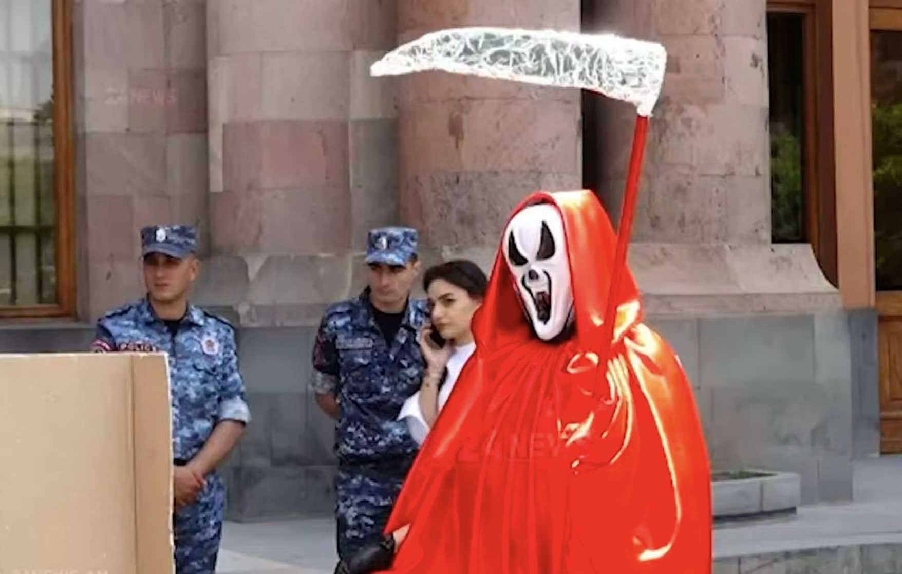 «Դժոխքում սպասում են Նիկոլին». ակցիա Կառավարության դիմաց՝ հաջակցություն Հայ Եկեղեցու