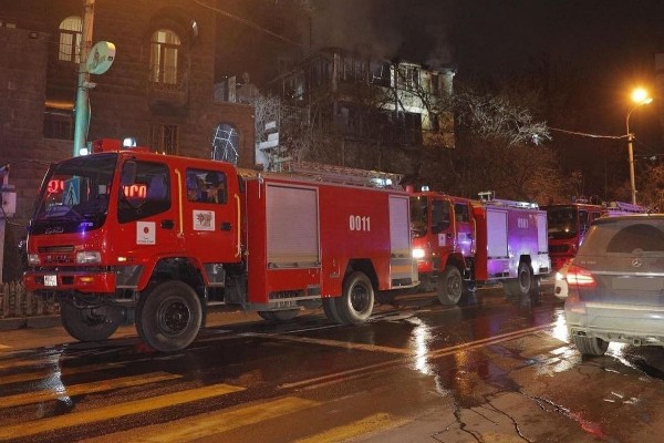 Երևանյան արագ սննդի կետերից մեկի ծխատարում հրդեհ է բռնկվել