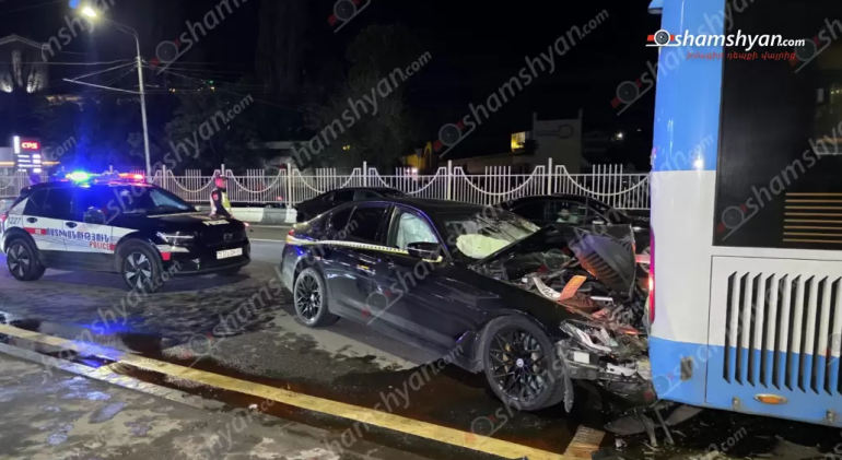 Իսակովի պողոտայում «BMW»-ն բшխվել է «Mercedes»-ին, ապա թիվ 61 երթուղին սպասարկող «Zhongtong» ավտոբուսին․ կան վիրшվորներ