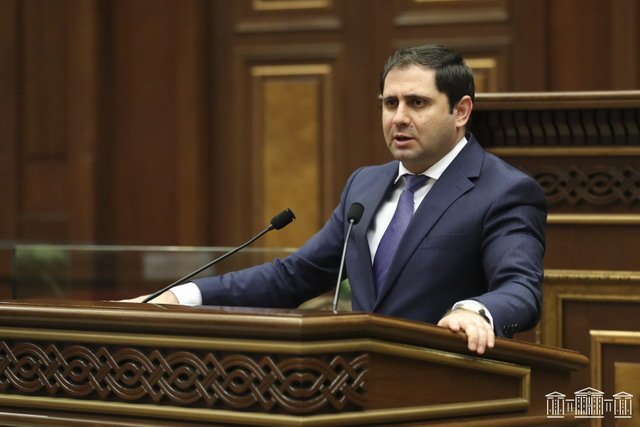 Պապիկյանն անդրադարձել է ընդդիմադիր պատգամավորին զենք-զինամթերքը տեսնելու թույլտվություն չտալու մասին տեղեկությանը