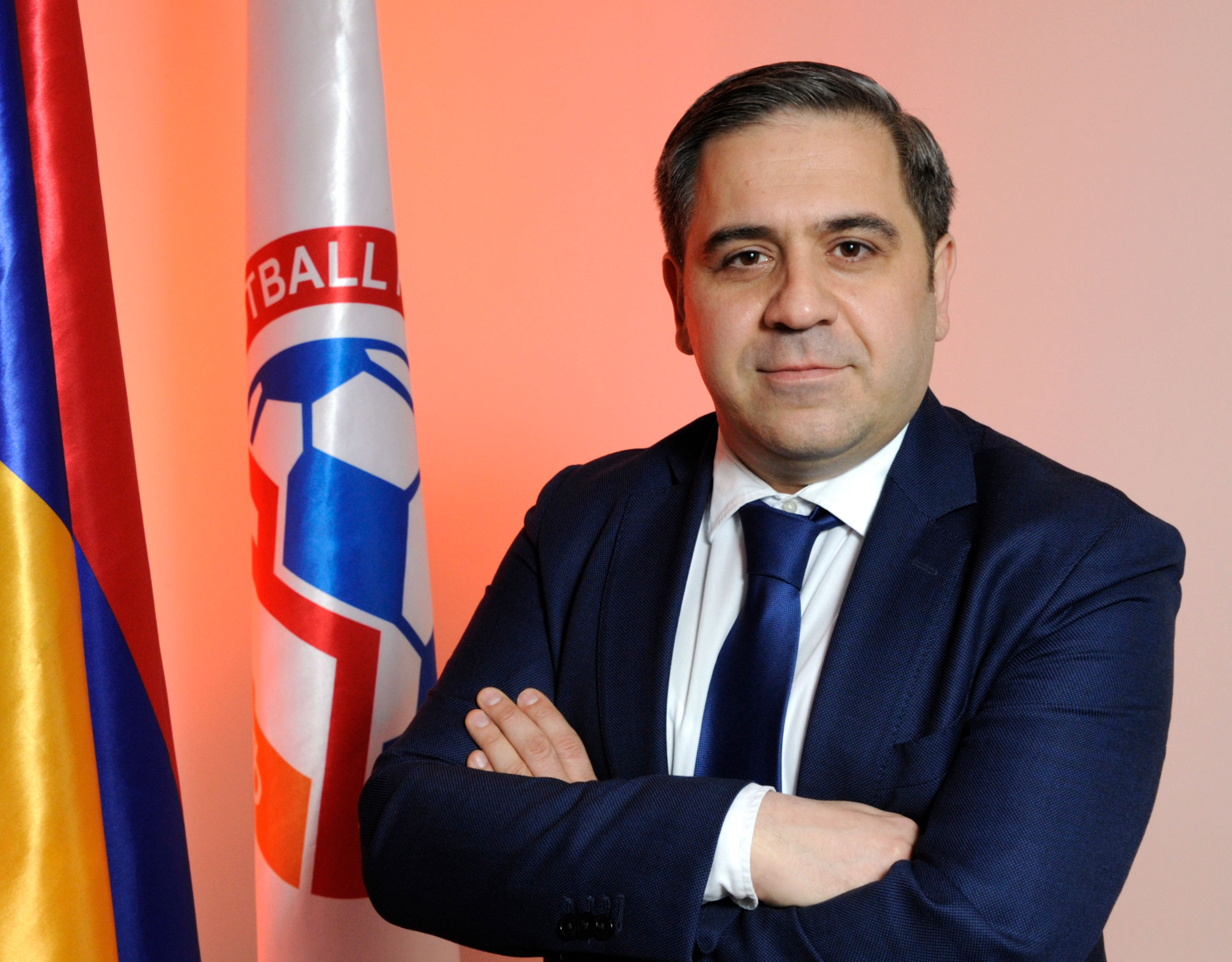 Կասկածներ, թե ինչպես էր ՀՖՖ նախագահի բանկային քարտը գումարներով գողացվել. «Ժողովուրդ»