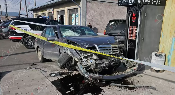 Գեղարքունիքի մարզում բախվել են «Toyota Camry»-ն և «Mercedes»-ը, վերջինը վրաերթի է ենթարկել հետիոտնի և բախվել «Mitsubishi»-ին․ կա վիրավոր