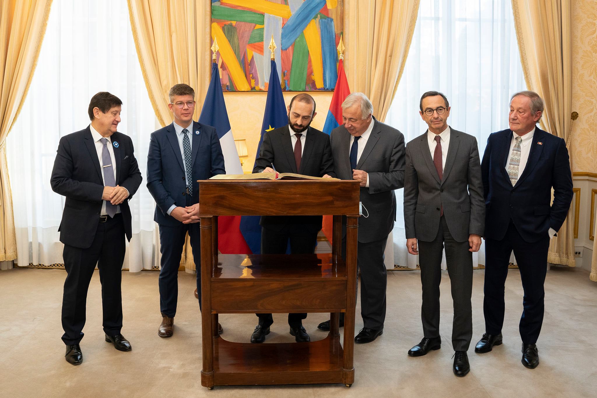 ՀՀ ԱԳ նախարար Արարատ Միրզոյանը հանդիպում է ունեցել Ֆրանսիայի Սենատի նախագահ Ժերար Լարշեի հետ