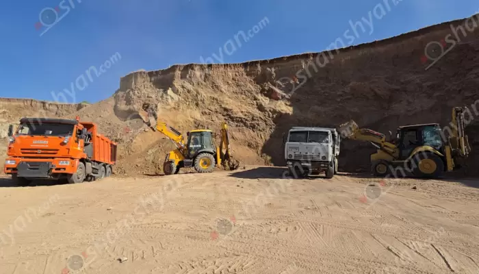 Նուբարաշենի աղբավայրում շարունակվում են հրշեջների կողմից կրակի մարած օջախներում հողալցման աշխատանքները