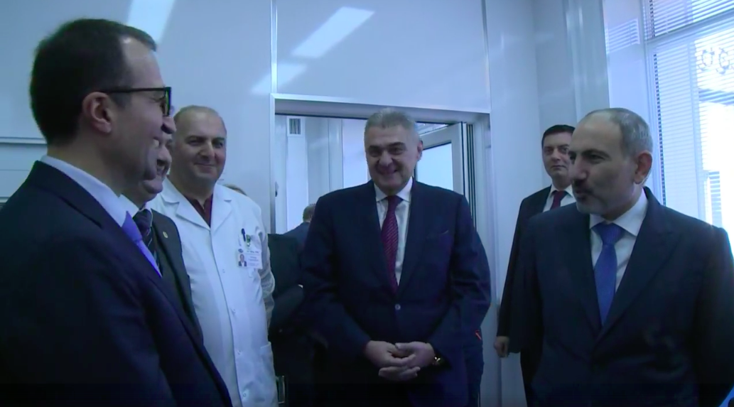 Արփիի ծննդաբերությանը ես ներկա եմ եղել. վարչապետը ծիծաղով հիշեց, որ 4 երեխաները նույն «աձյալն» են ունեցել