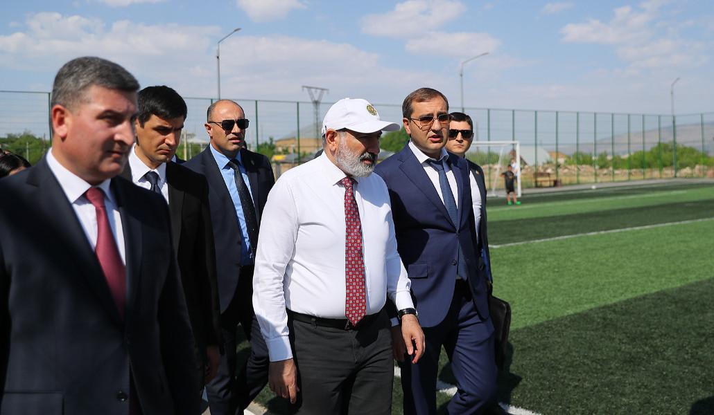 Արագածոտնի մարզում վարչապետը ծանոթացել է 2023-ին իրականացված աշխատանքներին և ընթացքի մեջ գտնվող ծրագրերի ընթացքին
