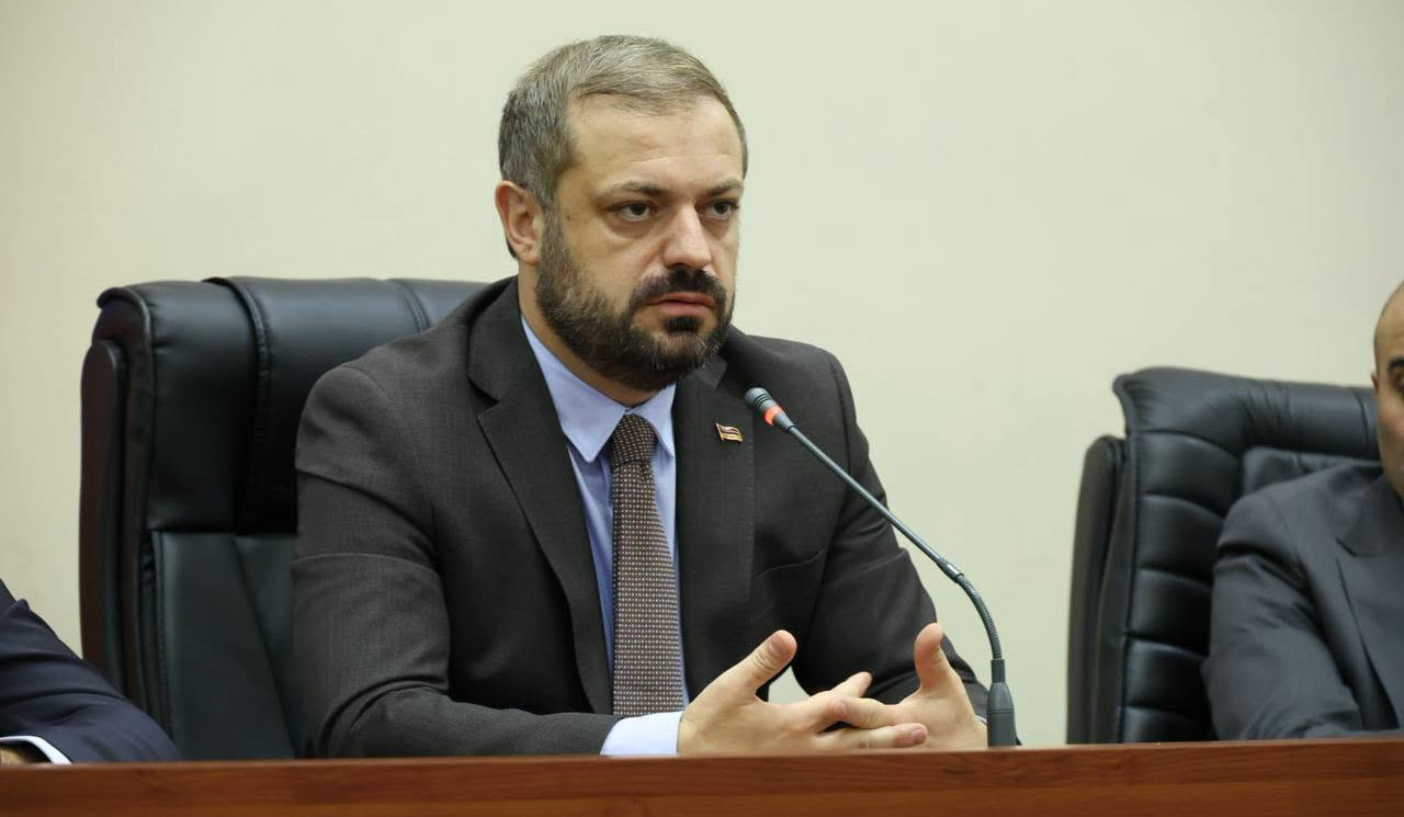Գևորգ Պապոյանը էկոնոմիկայի նախարարության աշխատակազմին է ներկայացրել նորանշանակ տեղակալներին
