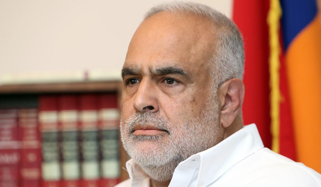 Նախօրեին Արցախի շրջափակումն ամբողջացավ՝ հրավերով՝ այն նույն ապրիլքսանչորսյան մեծապատիվ պաշտոնախոսների․ Րաֆֆի Հովհաննիսյան