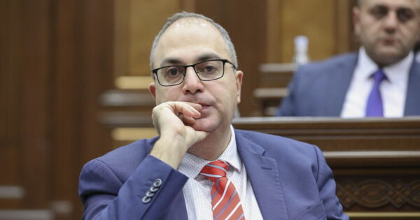 ՔՊ-ական Վլադիմիր Վարդանյանը սկզբում կլինի ՍԴ անդամ, հետո՝ նախագահ. «Հրապարակ»