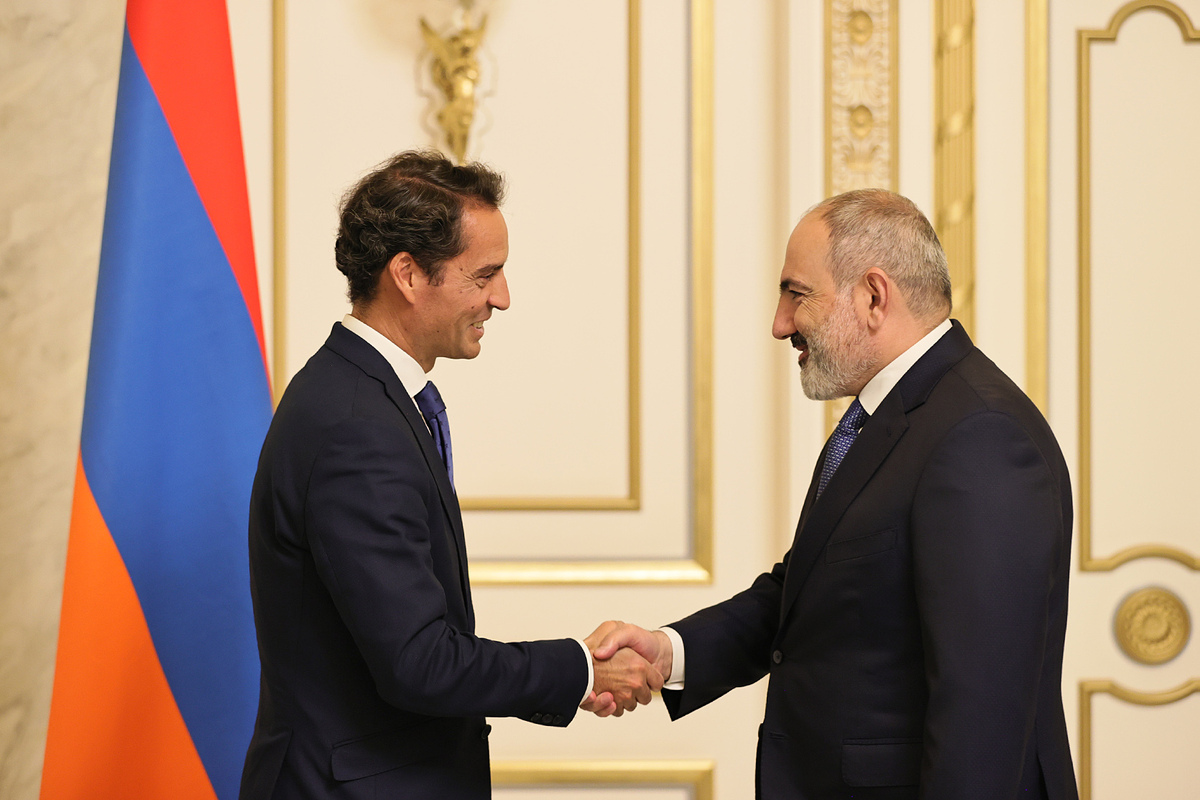 Премьер-министр Пашинян принял специального представителя генерального секретаря НАТО Хавьера Коломину