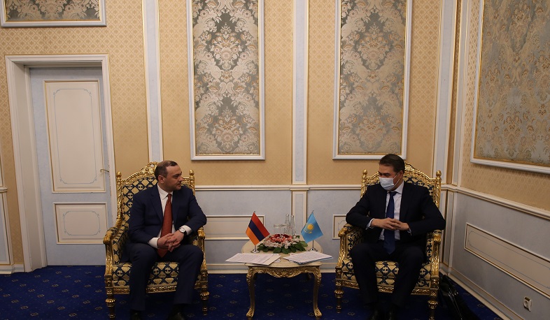 Հանդիպել են ՀՀ ԱԽ քարտուղարն ու Ղազախստանի նախագահի օգնական-անվտանգության խորհրդի քարտուղարը