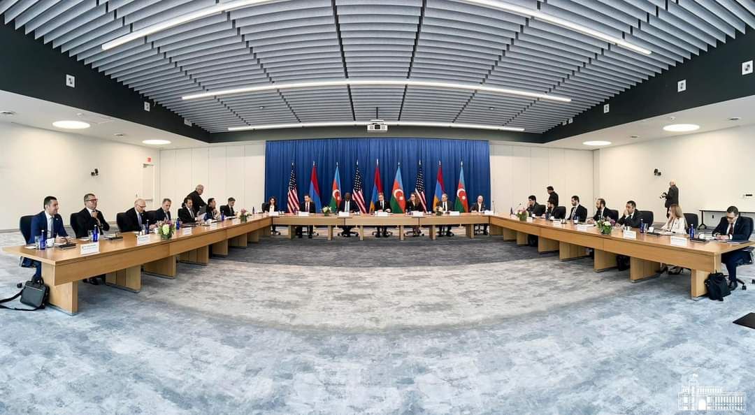 Ընթանում է Միրզոյանի, Բլինքենի և Բայրամովի հանդիպումը