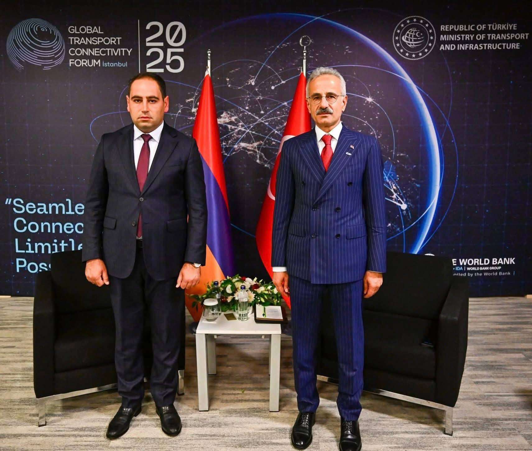 Թուրք նախարարը հայտարարել է, որ իր հայ գործընկերոջ հետ քննարկել է «տարածաշրջանային տրանսպորտային նախագծերը»