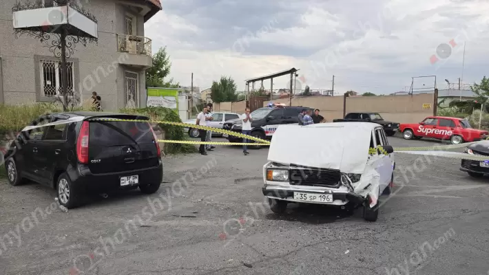 Խոշոր ավտովթար Կոտայքի մարզում․ բախվել են «ՎԱԶ 2107»-ը ու «Mitsubishi»-ն,  վերջինը բախվել է շինության պատին․ բոլոր 7 վիրավորները երեխաներ են