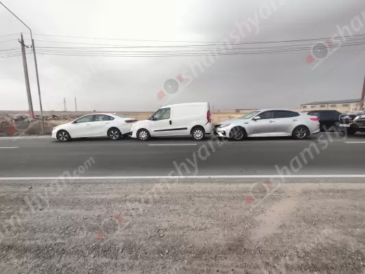 Շղթայական ավտովթար Կոտայքի մարզում․ Եղվարդի խճուղում բախվել են «Kia Optima»-ն, «Opel Combo»-ն և «Kia Cerato»-ն․ կա վիրավոր